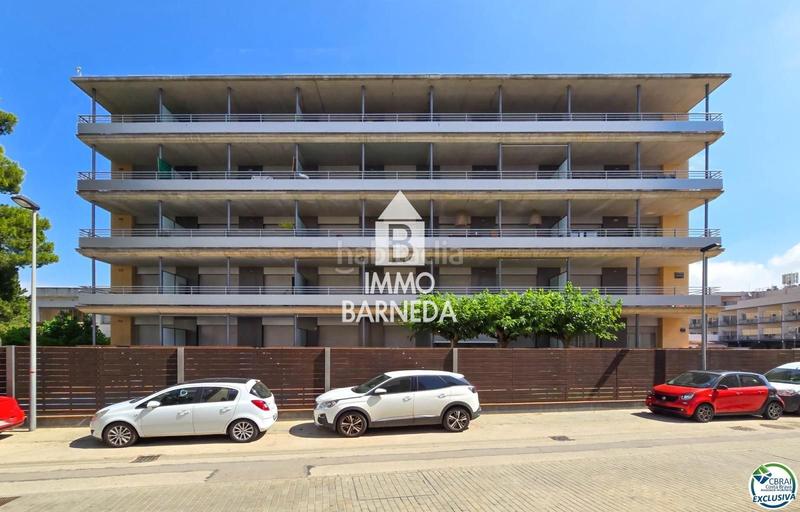 Foto 806669c8-c3a3-46d4-ba90-c090e5f0f906. Piso en joanot martorell 6 apartamento en Salatar con vista parcial al mar, gran terraza y aparcamiento privado. en Roses