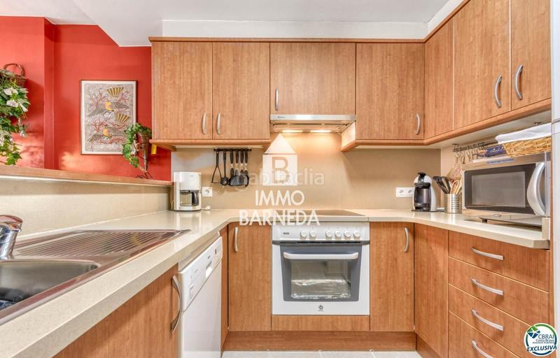 Foto 8a32aee7-17fd-437b-a294-e91c30bdee85. Piso en joanot martorell 6 apartamento en Salatar con vista parcial al mar, gran terraza y aparcamiento privado. en Roses