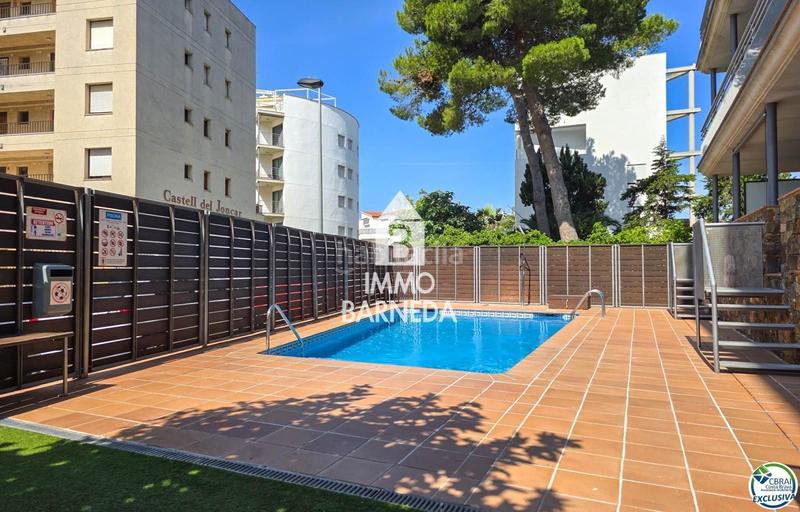 Foto aa72a7c7-d097-45e2-9982-fc41042b2e8c. Piso en joanot martorell 6 apartamento en Salatar con vista parcial al mar, gran terraza y aparcamiento privado. en Roses