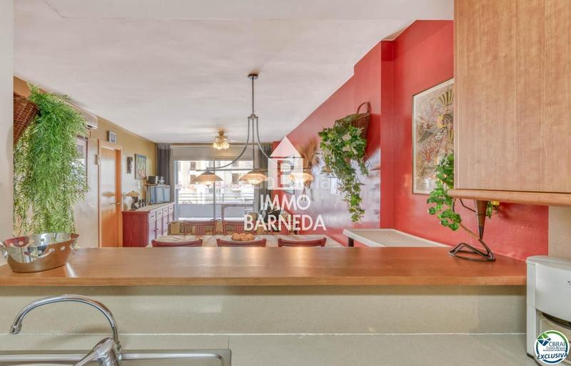 Foto ba96264b-3845-422c-b627-68e31bbee416. Piso en joanot martorell 6 apartamento en Salatar con vista parcial al mar, gran terraza y aparcamiento privado. en Roses