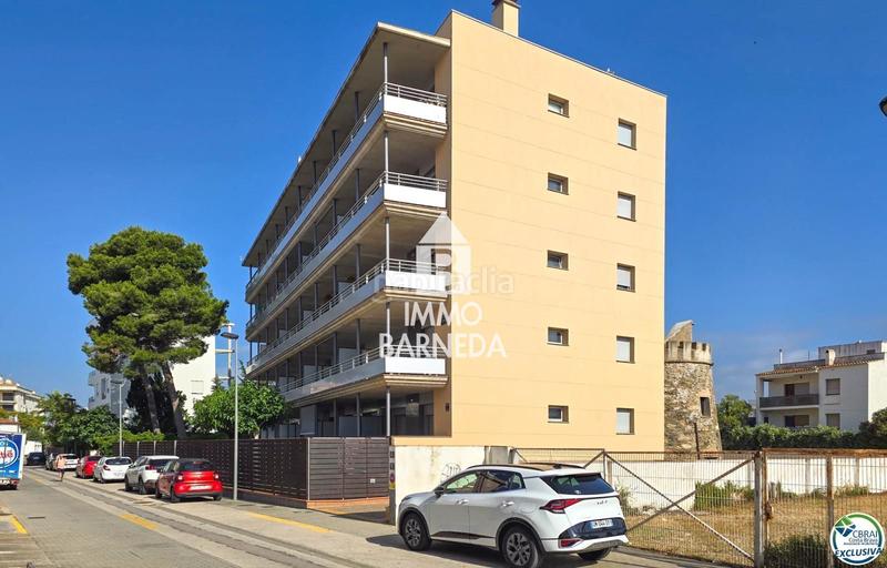 Foto c59ef75c-f755-4a23-a2d3-ccaf84b12d98. Piso en joanot martorell 6 apartamento en Salatar con vista parcial al mar, gran terraza y aparcamiento privado. en Roses