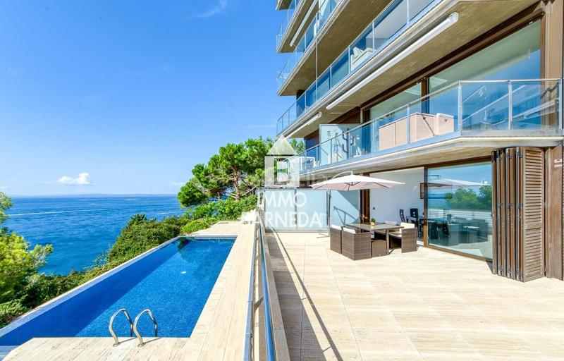 Foto 77b7cf4b-500a-4999-9dfc-0b1e17919a3f. Piso en canyelles 40 excepcional . apartamento de alto standing en primera linea de mar en canyelles en Roses