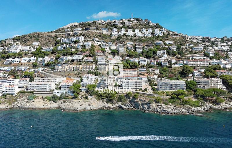 Foto f9f34d2b-7e0a-4057-856e-2cfe36009312. Piso en canyelles 40 excepcional . apartamento de alto standing en primera linea de mar en canyelles en Roses