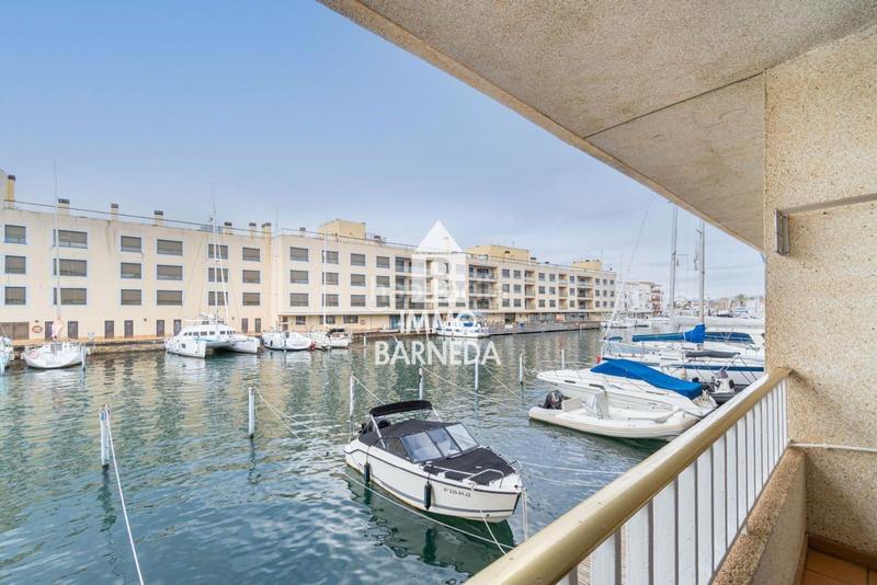 Foto 504089a2-dac8-4e38-abc0-6d32e5937756. Piso en port moxó 73 port moxó apartamento con vistas al canal, amarre para velero y parking exterior privado en Empuriabrava