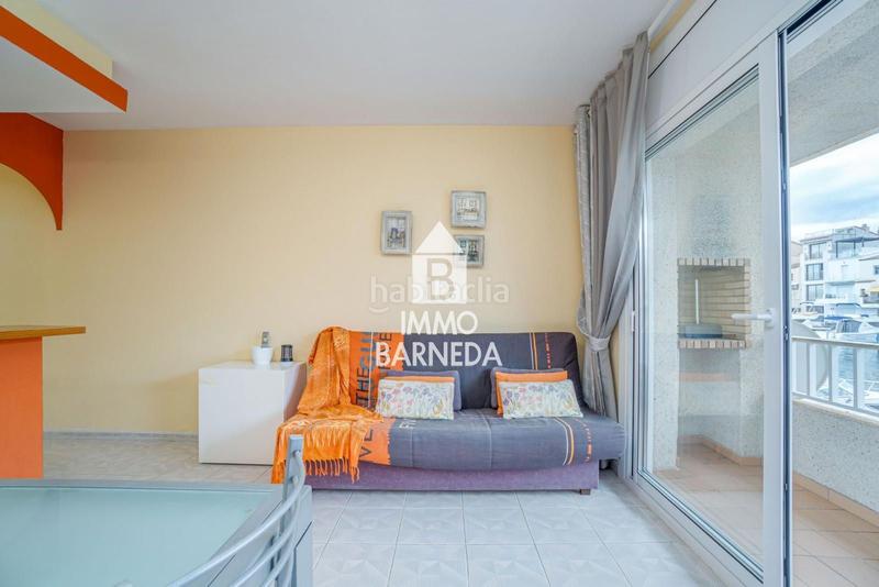 Foto ab08ba09-8ce3-4606-9741-c6be82011623. Piso en port moxó 73 port moxó apartamento con vistas al canal, amarre para velero y parking exterior privado en Empuriabrava