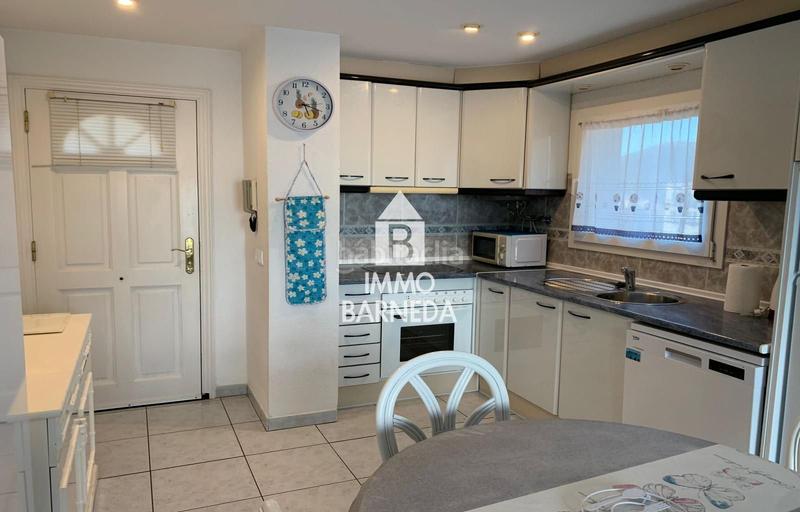Foto f766063f-e4b2-41aa-93fa-3ffaf4b84df1. Piso en joanot martorell 5 muy bonito apartamento en 2 línea de mar en rosas vista mar en Roses