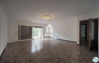 Piso en Puigrom 102-104. Apartamento amplio céntrico y a 250 m de la playa