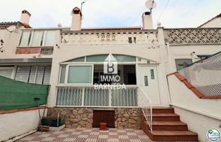 Xalet a Biblos 94. Acogedora casa de 1 dormitorio con amplia terraza i piscina