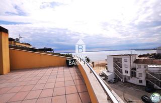 Pis a Maritimo 31. Ático en 1 línea con solárium, preciosas vistas y licencia turís