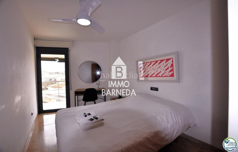 Foto 0ada9439-cee8-45d9-a86a-2d00f1f9d8b1. Piso en maritimo 31 ático en 1 línea con solárium, preciosas vistas y licencia turística. en Roses
