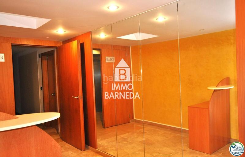 Foto 258883a5-69a1-4a70-8363-20004415c96a. Piso en maritimo 31 ático en 1 línea con solárium, preciosas vistas y licencia turística. en Roses