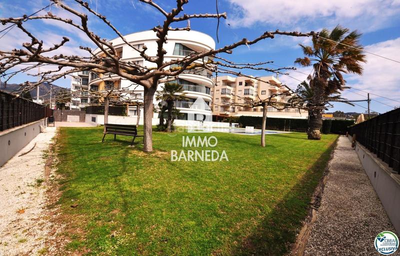 Foto 29c0ae00-a2f5-4890-98a4-ad2bb79db136. Piso en maritimo 31 ático en 1 línea con solárium, preciosas vistas y licencia turística. en Roses