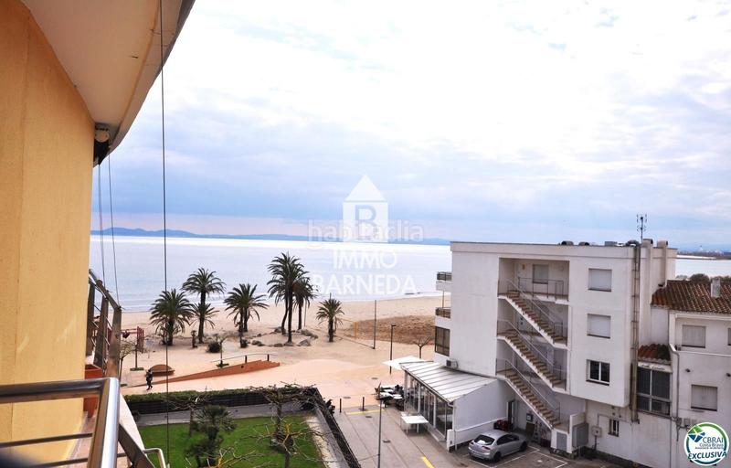 Foto 2f57c482-0475-4c2c-9fa3-6872a8d51f72. Piso en maritimo 31 ático en 1 línea con solárium, preciosas vistas y licencia turística. en Roses