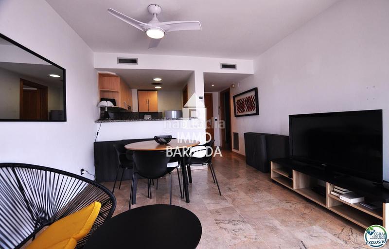 Foto 4ae2df99-3eff-40d5-bdd7-e925f912537f. Piso en maritimo 31 ático en 1 línea con solárium, preciosas vistas y licencia turística. en Roses