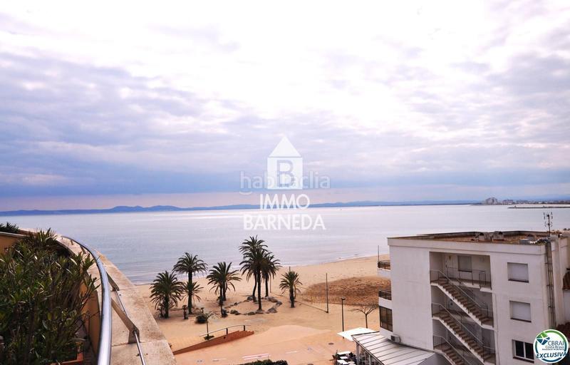 Foto 52ffd64e-91a3-477c-9f09-7fbe603dd1fc. Piso en maritimo 31 ático en 1 línea con solárium, preciosas vistas y licencia turística. en Roses