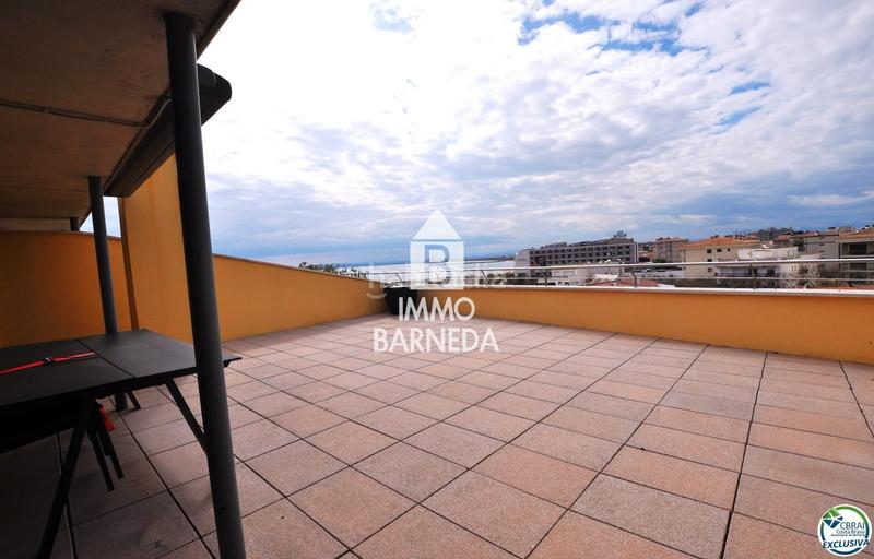 Foto 67a9cb10-08b0-496d-88fe-c9c70ca49dca. Piso en maritimo 31 ático en 1 línea con solárium, preciosas vistas y licencia turística. en Roses