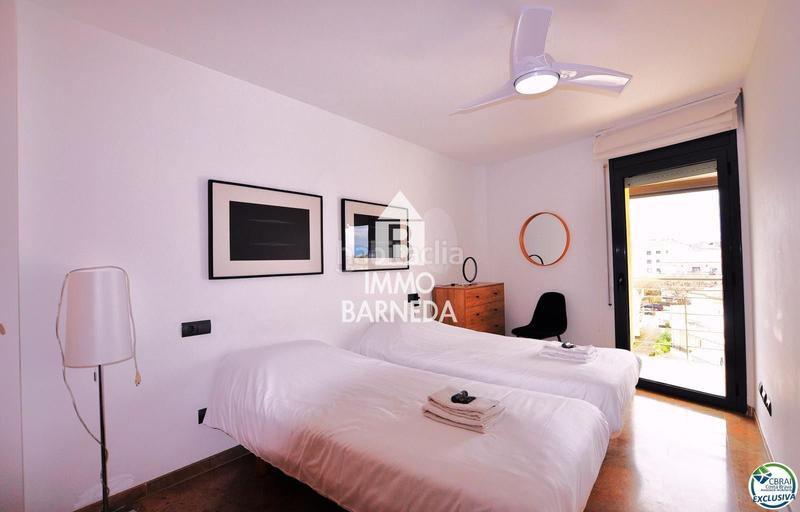 Foto 7979aa34-9467-4394-99ea-4b4d46bcf33c. Piso en maritimo 31 ático en 1 línea con solárium, preciosas vistas y licencia turística. en Roses