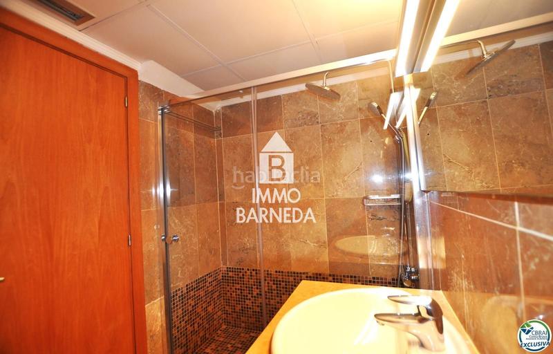 Foto cc7df946-ee4b-4bb1-878f-f597d42d2f63. Piso en maritimo 31 ático en 1 línea con solárium, preciosas vistas y licencia turística. en Roses