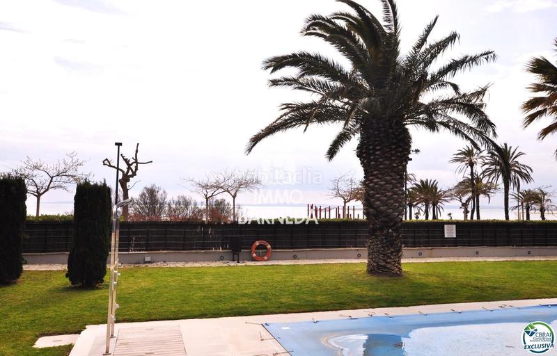 Foto cdbe0dc8-4633-4ca1-aa88-b40edaf7fc82. Piso en maritimo 31 ático en 1 línea con solárium, preciosas vistas y licencia turística. en Roses