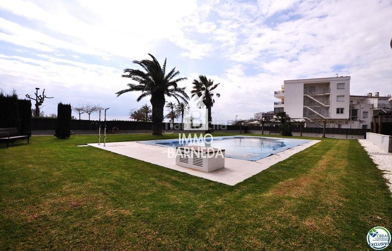 Foto e2ed8f1c-63f2-4a4f-b780-c04f099235bd. Piso en maritimo 31 ático en 1 línea con solárium, preciosas vistas y licencia turística. en Roses