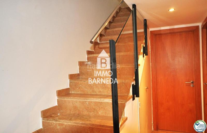 Foto f5ebd9e4-059f-4475-9d2b-9124404604dc. Piso en maritimo 31 ático en 1 línea con solárium, preciosas vistas y licencia turística. en Roses