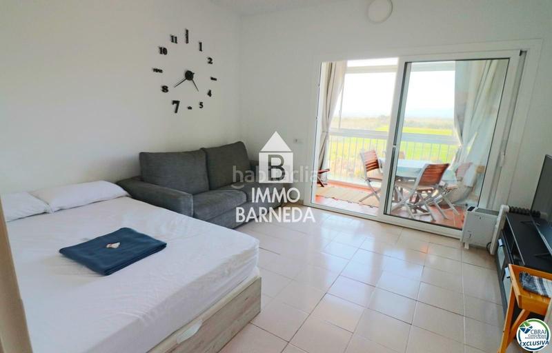 Foto 7a294f80-426f-405d-8371-5684ac7e056e. Piso en alhambra 47 acogedor estudio con vistas espectaculares a la montaña y licencia turística en Roses