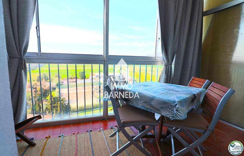 Foto 980760ff-ff64-476b-b108-0a162a6b402b. Piso en alhambra 47 acogedor estudio con vistas espectaculares a la montaña y licencia turística en Roses