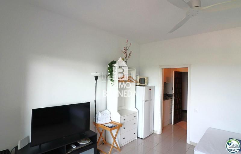 Foto d6a5b2d4-5257-4563-8901-40c16a3174be. Piso en alhambra 47 acogedor estudio con vistas espectaculares a la montaña y licencia turística en Roses