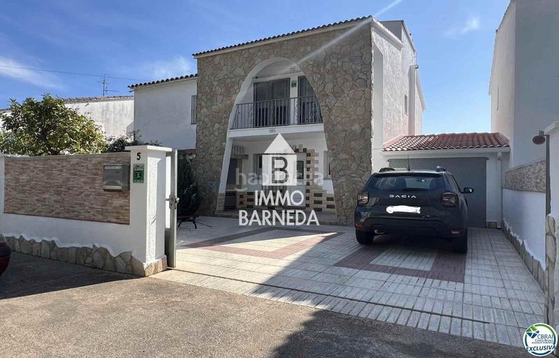 Foto 1ff448af-85c7-4d54-b7b2-610b8a2d05f4. Chalet en tordera 1 casa en venta con amarre en , costa brava en Empuriabrava