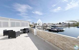 Xalet a Tordera 1. Casa en venta con amarre en  empuriabrava, costa brava