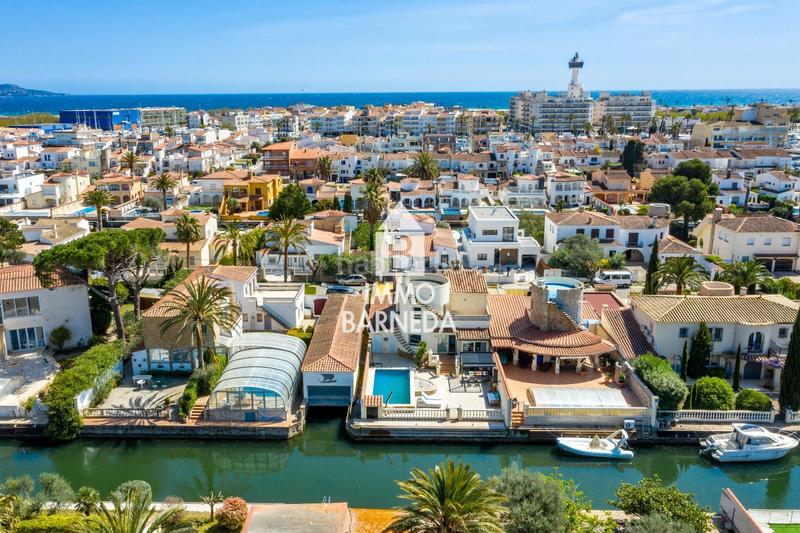 Foto 9985a6d1-5847-42c0-a423-9d19175a5528. Chalet en tordera 1 casa en venta con amarre en , costa brava en Empuriabrava