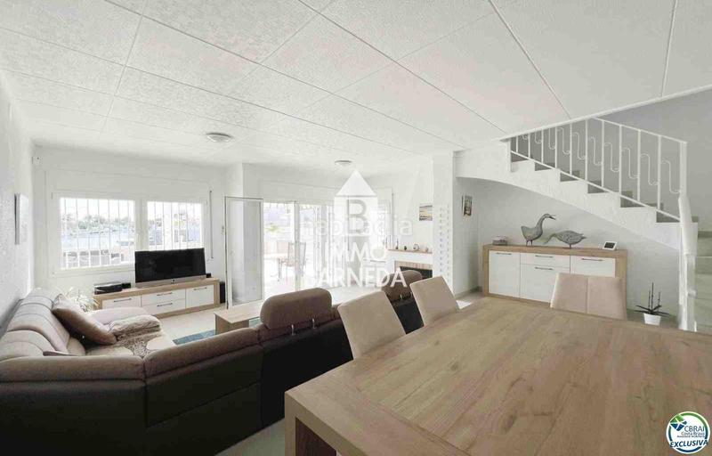 Foto d2758cd4-e395-48f9-9262-5d23415e3b27. Chalet en tordera 1 casa en venta con amarre en , costa brava en Empuriabrava