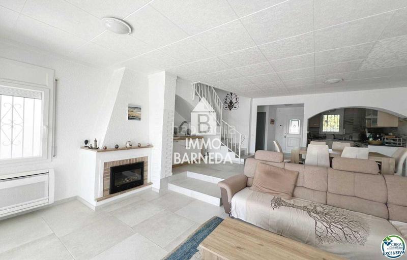 Foto dc0c463f-2b20-4a81-b570-c5333d8e3b1d. Chalet en tordera 1 casa en venta con amarre en , costa brava en Empuriabrava