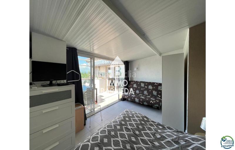 Foto 9a00bd4d-3cf6-48ba-833e-8317893a05ef. Piso en port emporda 1-2 atico en venta 2 habitaciones gran terraza y parking subterraneo. en Empuriabrava