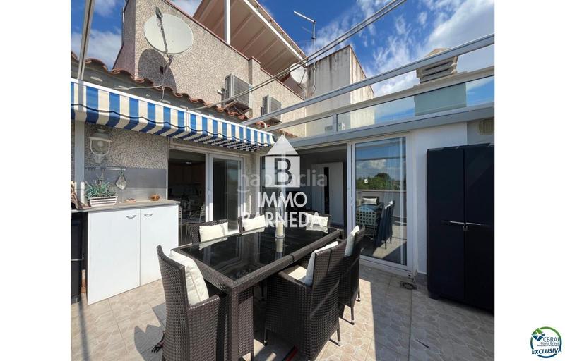 Foto fe01ebd2-f8a3-4c89-8566-de71a227c0dc. Piso en port emporda 1-2 atico en venta 2 habitaciones gran terraza y parking subterraneo. en Empuriabrava