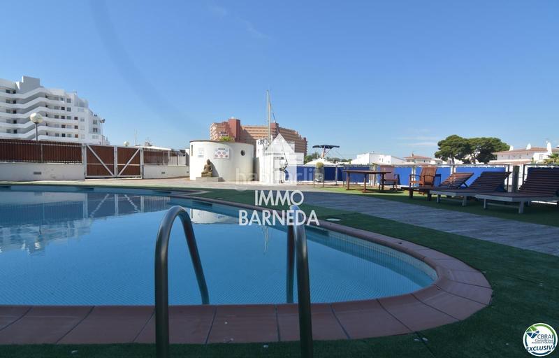 Foto 6a2617b2-fdd6-494a-b5e2-82d0338b69fc. Piso en cap de la gola 30 encantador apartamento con licencia turística y vistas al canal en Roses