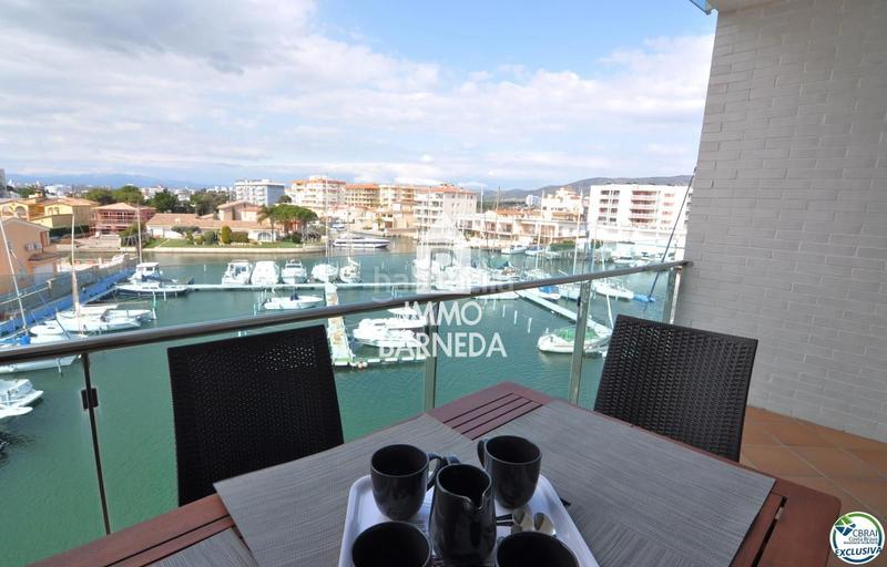 Foto 875c7cd7-ea65-4641-889b-4422103e8690. Piso en cap de la gola 30 encantador apartamento con licencia turística y vistas al canal en Roses