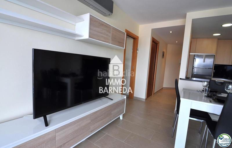 Foto 88fa8672-9422-4393-8e53-1a102a6ae5f4. Piso en cap de la gola 30 encantador apartamento con licencia turística y vistas al canal en Roses