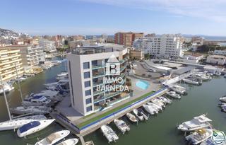 Pis a Cap de la gola 30. Encantador apartamento con licencia turística y vistas al canal
