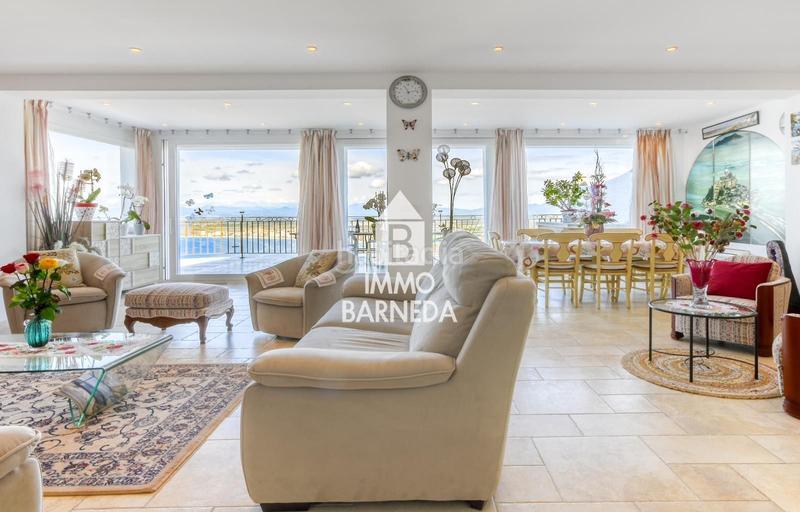 Foto 9373fa65-b02f-48d8-bd35-2ea06973b93a. Chalet en ramon llull 21 villa mediterránea con alma, vistas impresionantes y oportunidad única de inversión en Roses