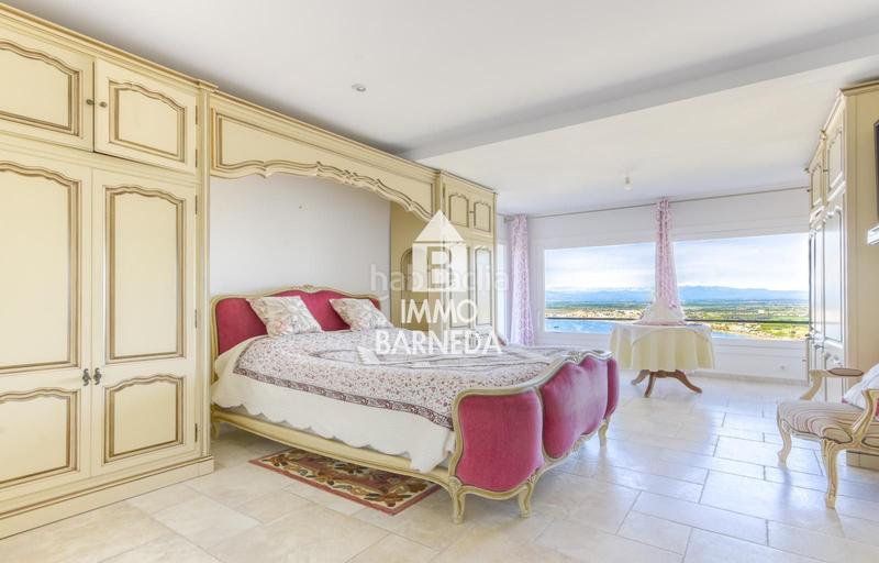 Foto b443681b-f7bd-4fc6-a71f-c071d2a17703. Chalet en ramon llull 21 villa mediterránea con alma, vistas impresionantes y oportunidad única de inversión en Roses
