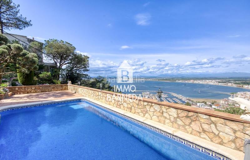 Foto f220d6bc-13ec-48b7-a7ed-fa1783f3d6a6. Chalet en ramon llull 21 villa mediterránea con alma, vistas impresionantes y oportunidad única de inversión en Roses