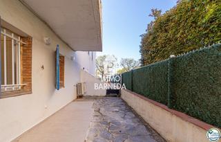 Pis a Bernat metge 1. Apartamento reformado en roses, a solo 30 metros de la playa