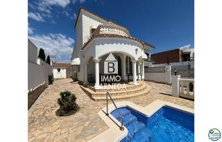 Xalet a Noguera 20. En venta casa al canal orientación sudeste , terreno de 542m2 y