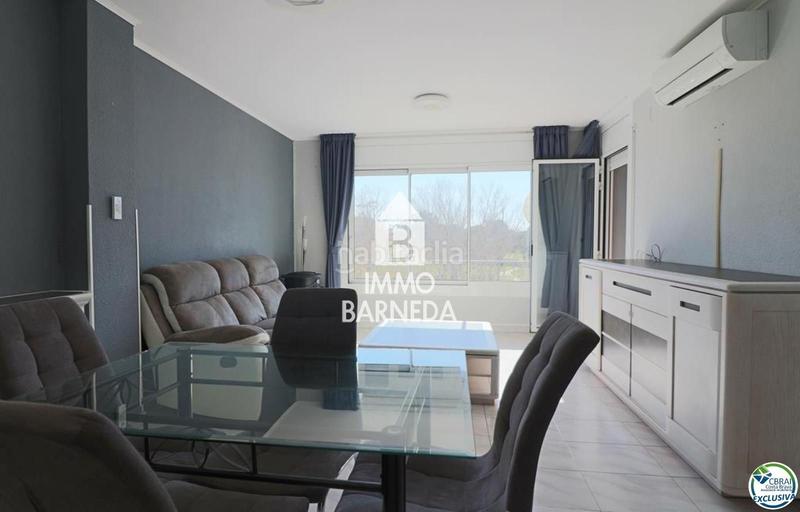 Foto 4100d69e-a73f-4561-b020-bcfa4ea46ee6. Piso en puigmal e1 44 acogedor apartamento con vistas despejadas en una zona tranquila en Empuriabrava