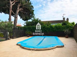 Xalet a Baix camp 4. Amplia casa con piscina en venta en mas boscà roses
