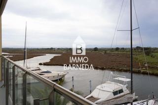 Pis a N/a s/n. Amplio apartamento con terraza, parking, trastero, vistas al mar