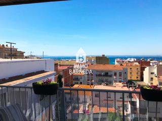 Pis a Plaça del llevant 3. Ático totalmente reformado en venta en el centro de roses, cerca