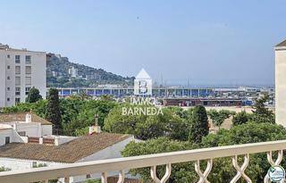 Pis a De la llotja 19. En venta  apartamento con vistas al mar en el centro de roses co