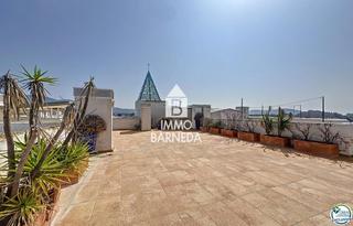 Pis a Del port joan 12. En venta  ático con doble terraza, 3 dormitorios y vistas despej